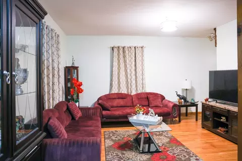 Living - 52 Eutaw Ave, Lynn, MA 01902 photo 1 of 4