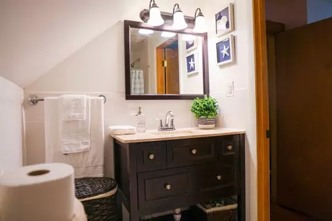 Bath - 52 Eutaw Ave, Lynn, MA 01902 photo 6 of 6