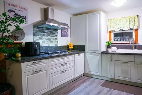 Kitchen - 52 Eutaw Ave, Lynn, MA 01902 photo 4 of 10