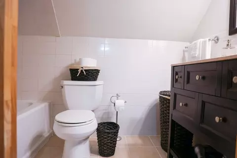Bath - 52 Eutaw Ave, Lynn, MA 01902 photo 5 of 6