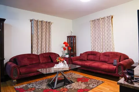 Living - 52 Eutaw Ave, Lynn, MA 01902 photo 3 of 4