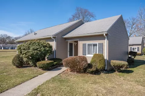 162 Horseshoe Dr #162, Chicopee, MA 01022