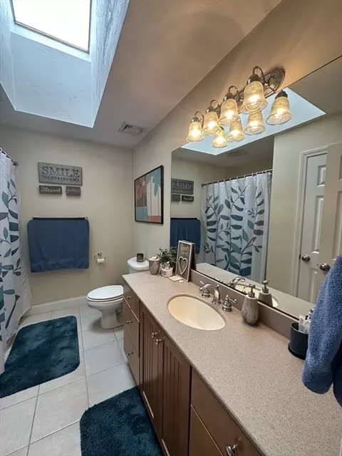 Bath - 5 Maple Leaf Dr, Boston, MA 02136 photo 2 of 4