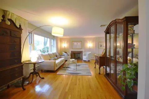 Living - 39 Westbrook Rd, Worcester, MA 01602 photo 4 of 8