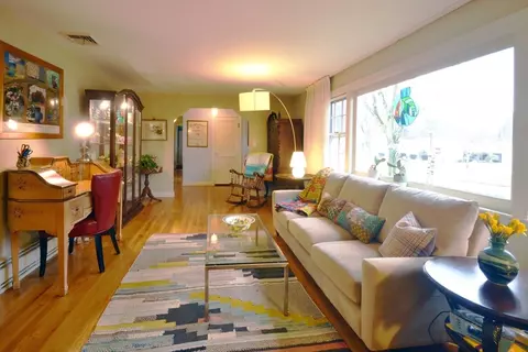 Living - 39 Westbrook Rd, Worcester, MA 01602 photo 5 of 8