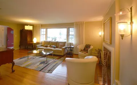 Living - 39 Westbrook Rd, Worcester, MA 01602 photo 6 of 8