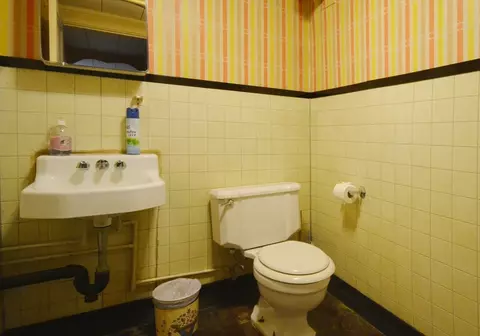 Bath - 39 Westbrook Rd, Worcester, MA 01602 photo 3 of 3