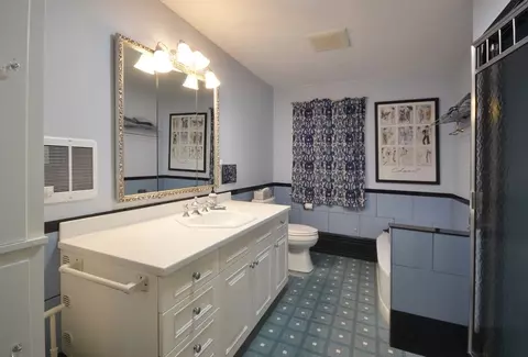 Bath - 39 Westbrook Rd, Worcester, MA 01602 photo 1 of 3