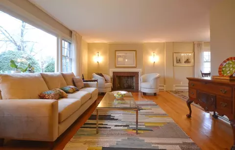 Living - 39 Westbrook Rd, Worcester, MA 01602 photo 1 of 8