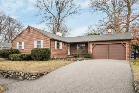 46 Woodcrest Dr, Wakefield, MA 01880