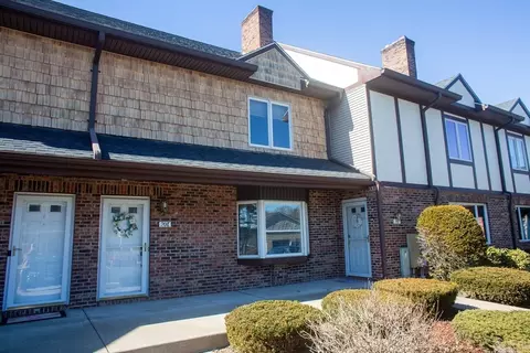 20 Castle Hill Rd #E, Agawam, MA 01001