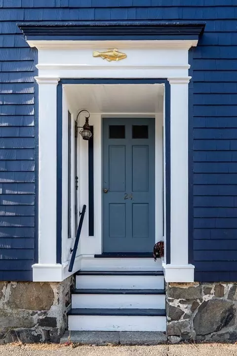 24 Pearl St #3, Marblehead, MA 01945