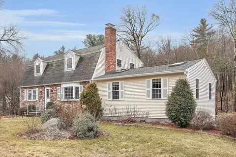 9 Crestshire Ln, Methuen, MA 01844