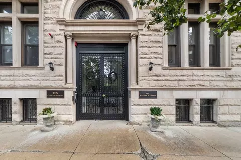 10 Charlesgate E #201, Boston, MA 02215