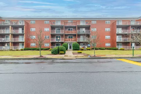 50 Webster St #104, Weymouth, MA 02190