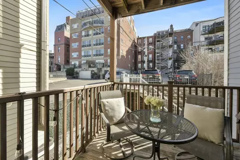 Exterior - 433 E 3rd St #2, Boston, MA 02127 photo 2 of 5