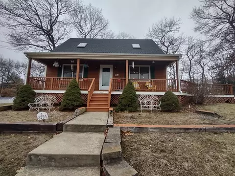 4 Dana Dr, Groveland, MA 01834