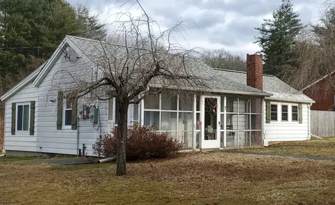 7 Strong Rd, Southampton, MA 01073
