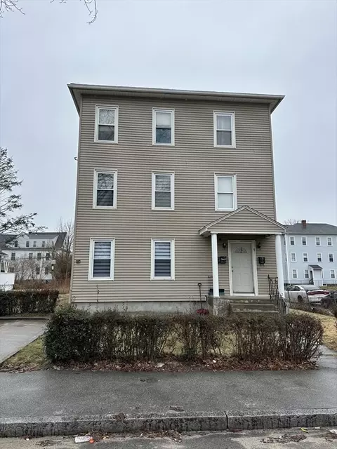 4 Fairbanks St, Worcester, MA 01610