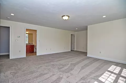 Living - 41 Ariel Cir #41, Sutton, MA 01590 photo 3 of 3