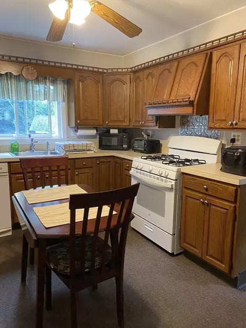 601 Anthony St, Fall River, MA 02721 photo 4