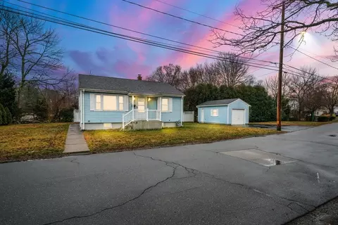 529 Wood St, Somerset, MA 02726