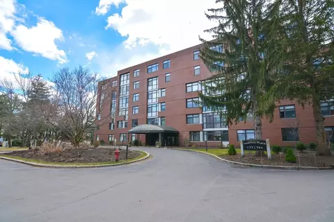 77 Florence St #409-N, Newton, MA 02467