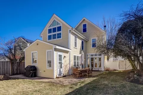 60 Bromfield St, Newburyport, MA 01950