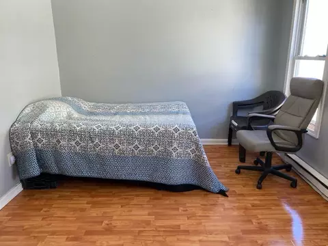 Bedroom - 95 Dawes St, Springfield, MA 01109 photo 3 of 4