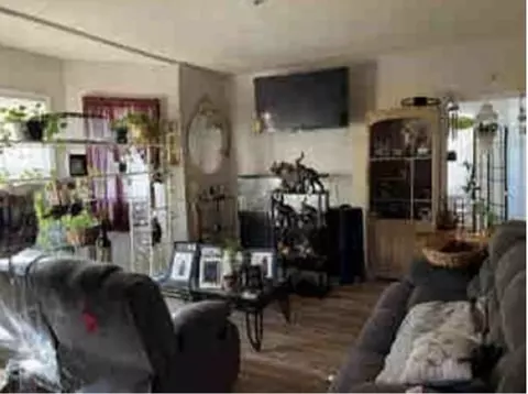 Living - 95 Dawes St, Springfield, MA 01109 photo 1 of 4