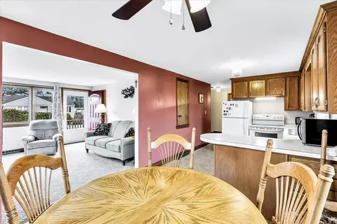 Dining - 8 Arrowhead Dr, Wareham, MA 02532 photo 4 of 4