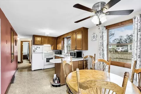 Dining - 8 Arrowhead Dr, Wareham, MA 02532 photo 1 of 4
