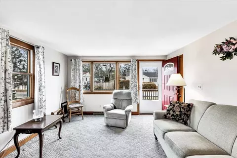 Living - 8 Arrowhead Dr, Wareham, MA 02532 photo 2 of 4