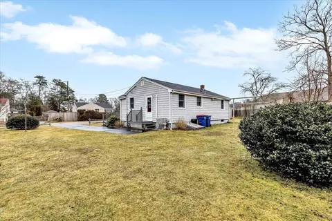 Exterior - 8 Arrowhead Dr, Wareham, MA 02532 photo 2 of 11