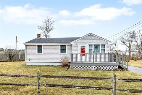 8 Arrowhead Dr, Wareham, MA 02532