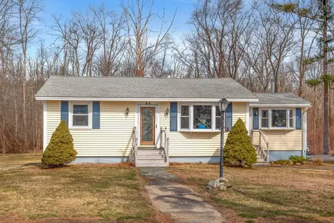 46 Pike St, Salisbury, MA 01952