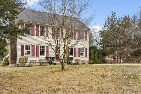 102 Manomet Point Rd # R, Plymouth, MA 02360