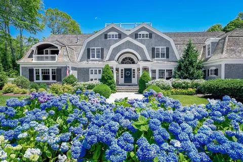 19 Neds Point Rd, Mattapoisett, MA 02739