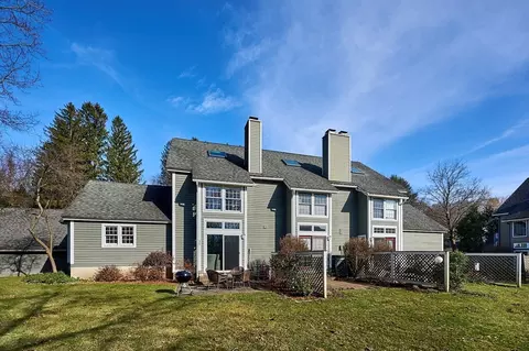80 Amity Pl #80, Amherst, MA 01002