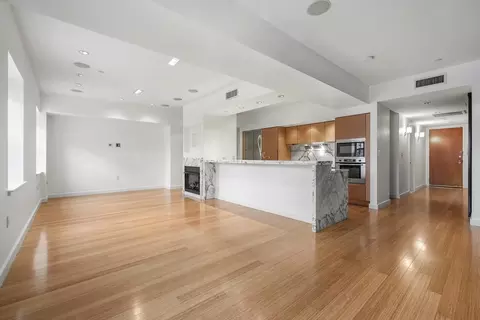 7 Warren Ave #PH-18, Boston, MA 02116