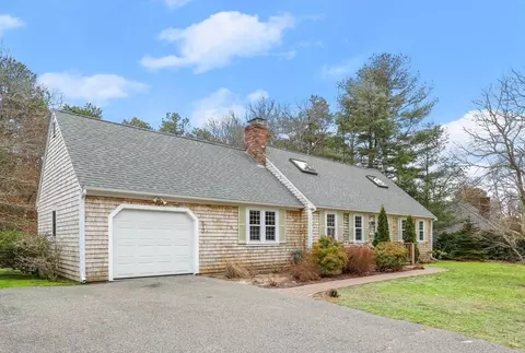 104 King Arthur Dr, Barnstable, MA 02655