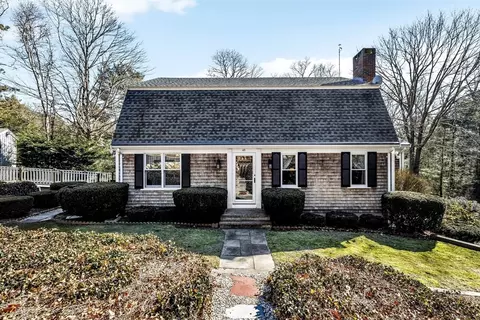 45 Fairway Ln, Falmouth, MA 02540