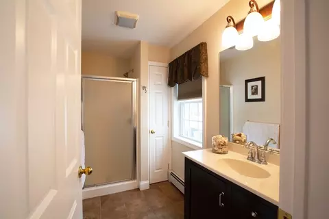 Bath - 35 Hope St, Warren, RI 02885 photo 2 of 4