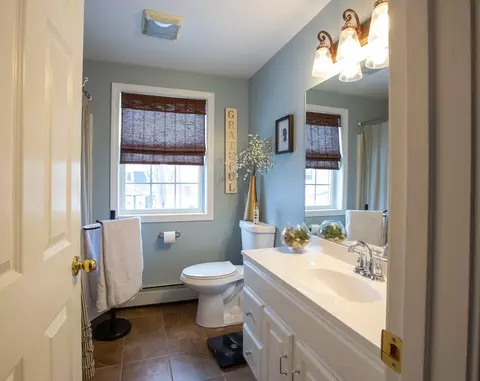 Bath - 35 Hope St, Warren, RI 02885 photo 4 of 4