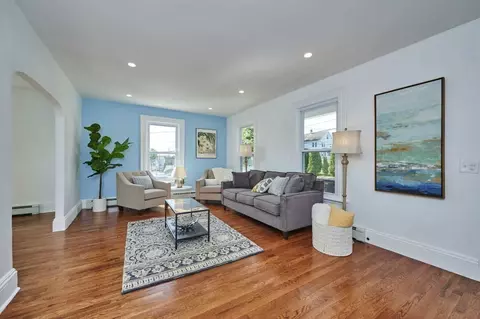 37 Franklin St, Peabody, MA 01960