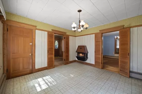 Living - 433 Broadway, Raynham, MA 02767 photo 1 of 2