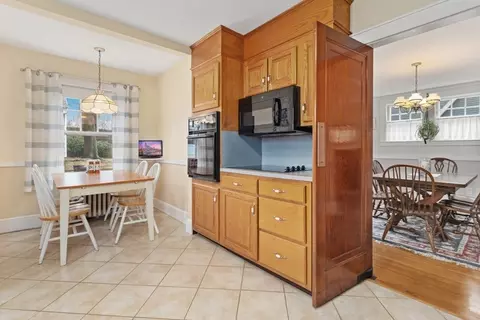 Kitchen - 2 Virginia Rd, Reading, MA 01867 photo 4 of 5