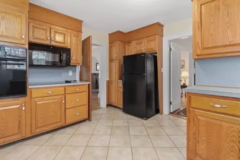 Kitchen - 2 Virginia Rd, Reading, MA 01867 photo 3 of 5