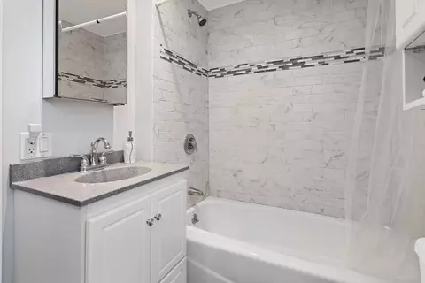 Bath - 2 Virginia Rd, Reading, MA 01867 photo 2 of 3