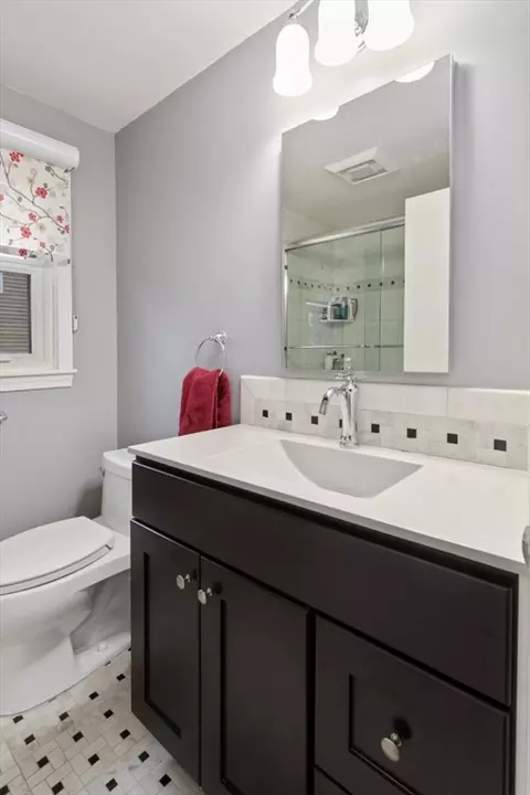 Bath - 19 Criterion Rd, Reading, MA 01867 photo 2 of 4